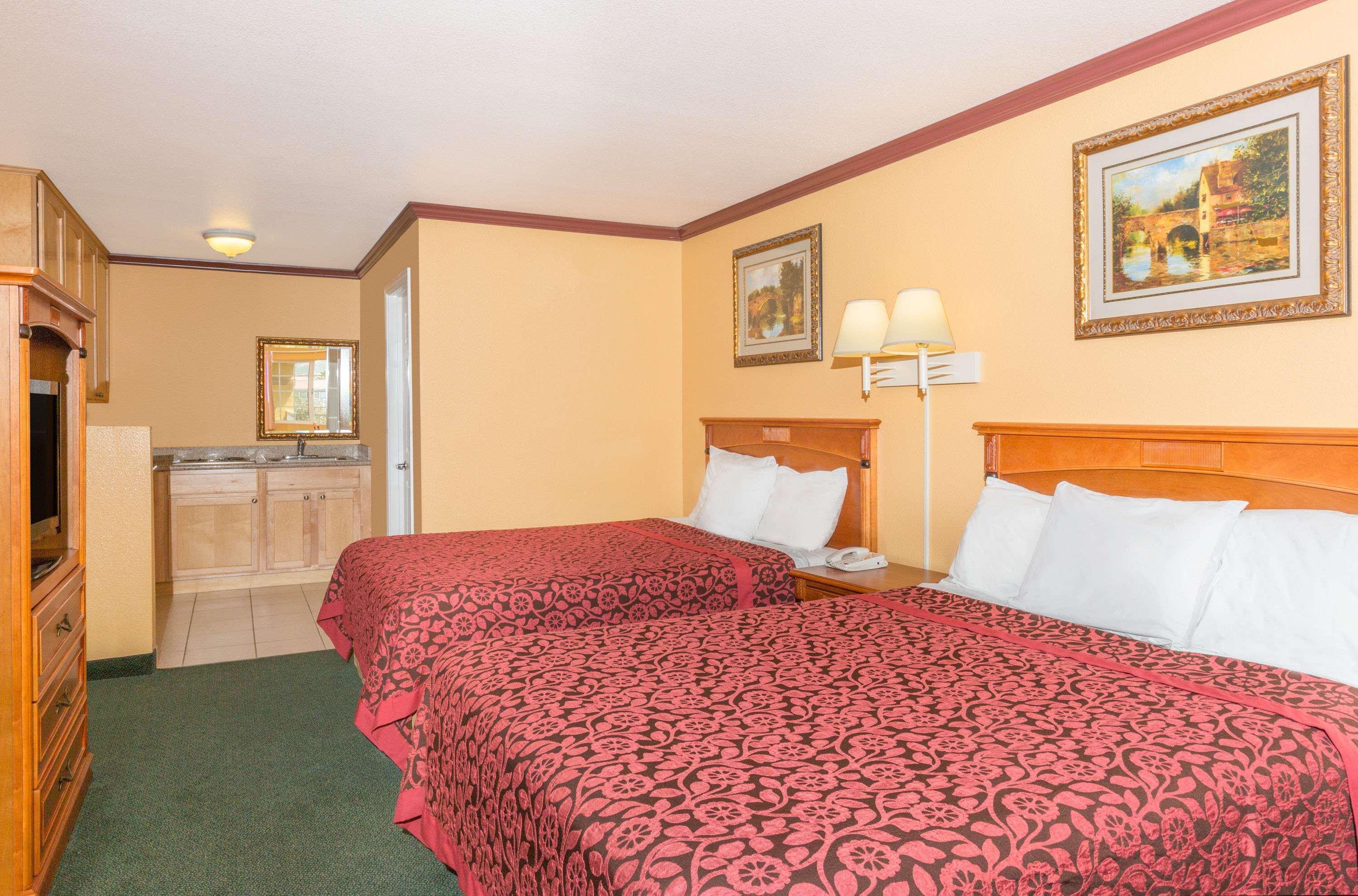 Days Inn By Wyndham King City Exterior photo