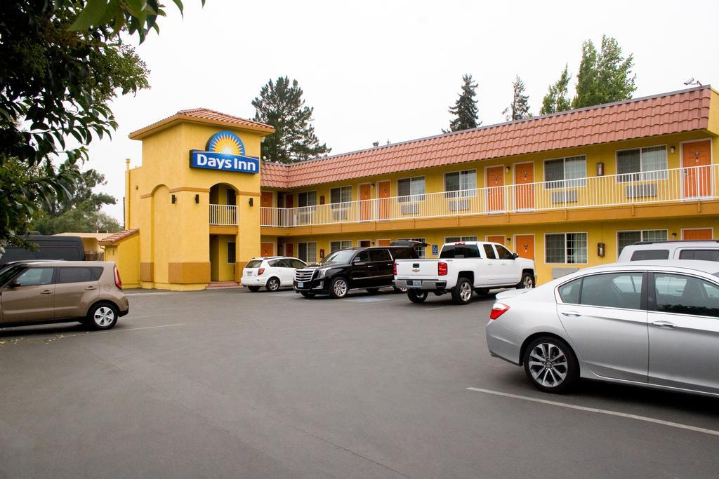 Days Inn By Wyndham King City Exterior photo